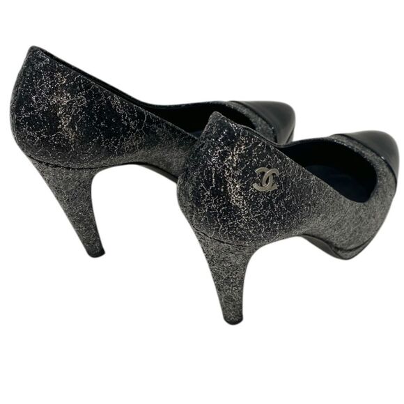 Chanel Escarpins Black & Silver Textured Leather Cap Toe CC Logo Pumps MSRP $895 - Picture 6 of 17